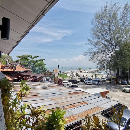 Отель 8 Boutique By The Sea Tanjung Tokong Экстерьер фото